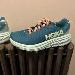 Hoka rincon 3 greenish size men’s 7D/ UK 6.5/ EU 40 never worn